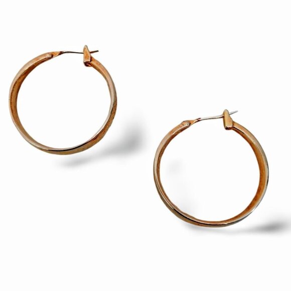 Everyday Understated Glow Vintage .5 x 2.5 cm  Gold Tone Hoop Leverback Earring - Picture 1 of 5